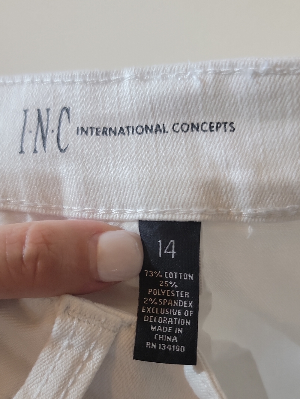 INC International Concepts White Cropped Straight Jeans - Picture 5 of 5